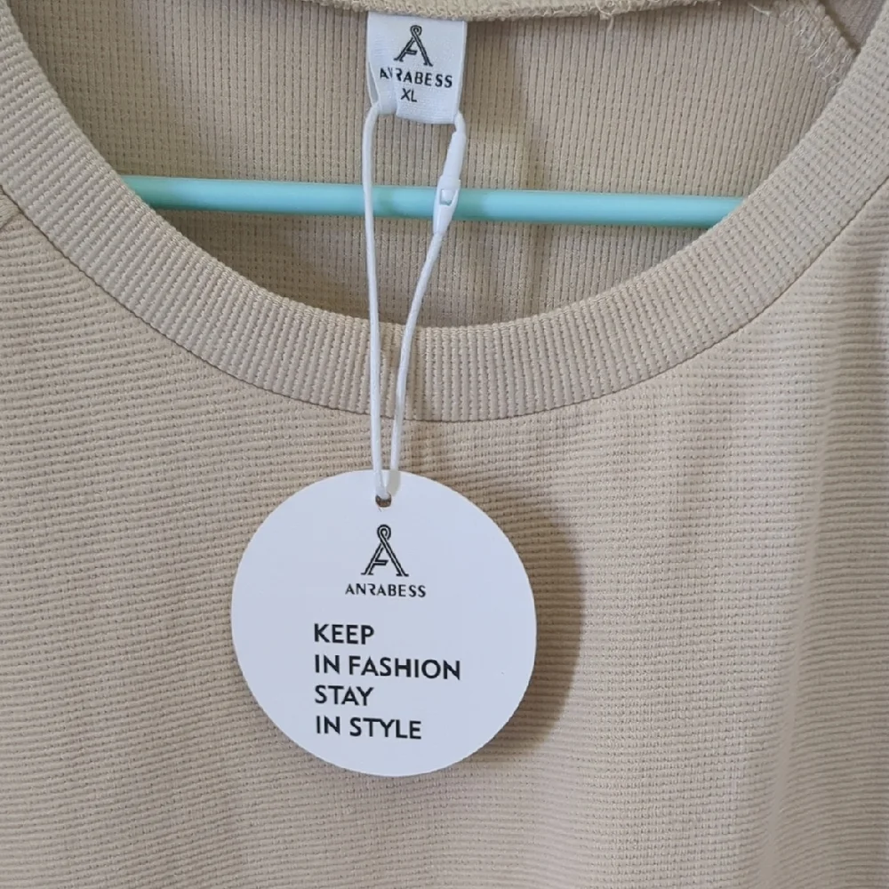 Women's Cream Sweatshirt - Picture 3 of 8